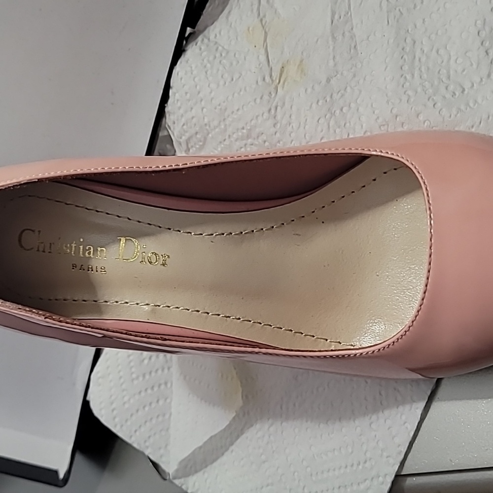 Shoe - Picture 2 of 3